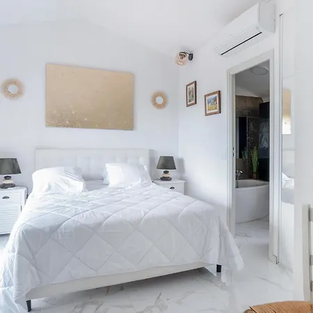 Lovely In Saint-maxime With Wifi