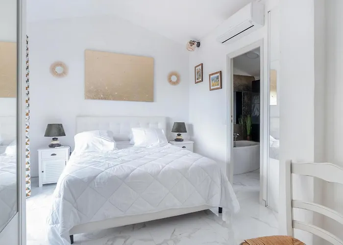 Lovely In Saint-maxime With Wifi