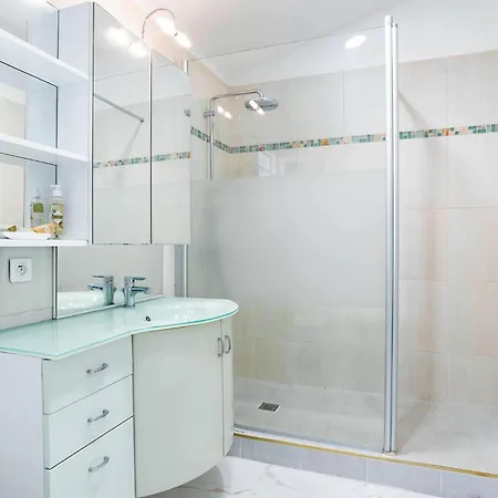 Lovely In Saint-maxime With Wifi *