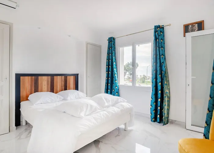 Lovely In Saint-maxime With Wifi