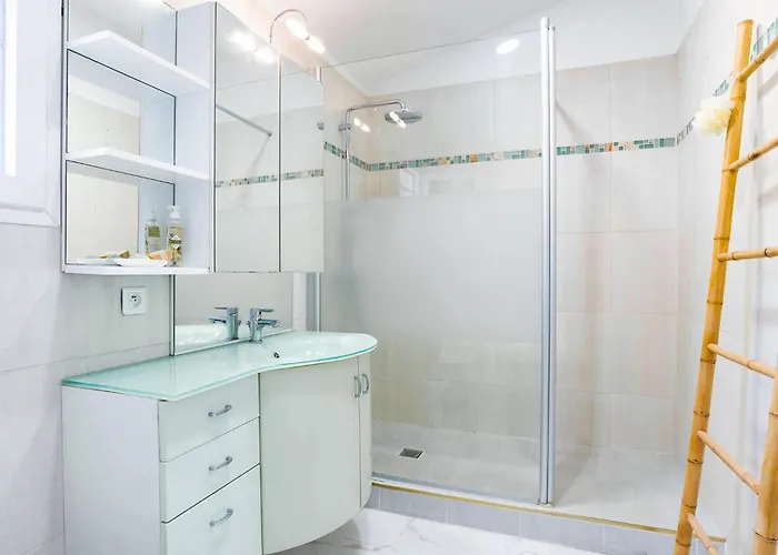 Lovely In Saint-maxime With Wifi *