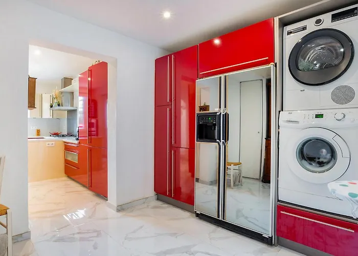 Lovely In Saint-maxime With Wifi *