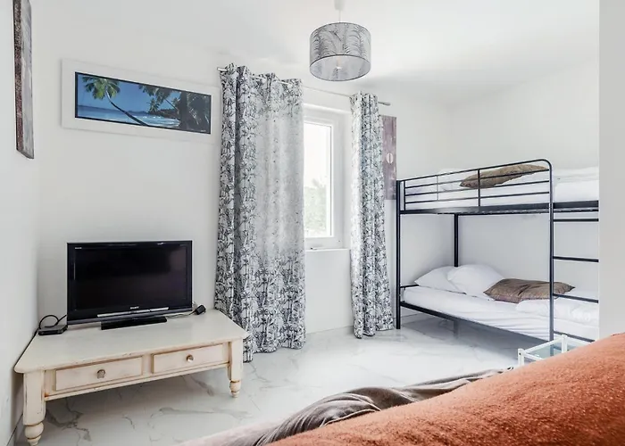 Lovely In Saint-maxime With Wifi