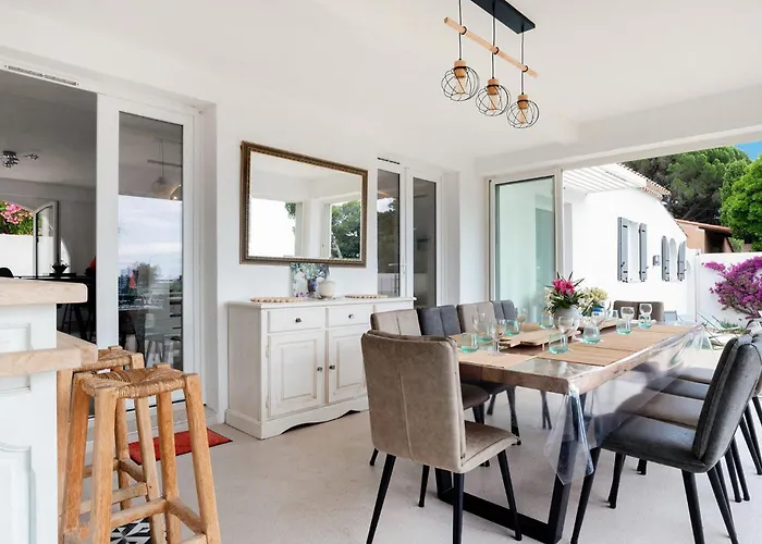 Lovely In Saint-maxime With Wifi 펜션